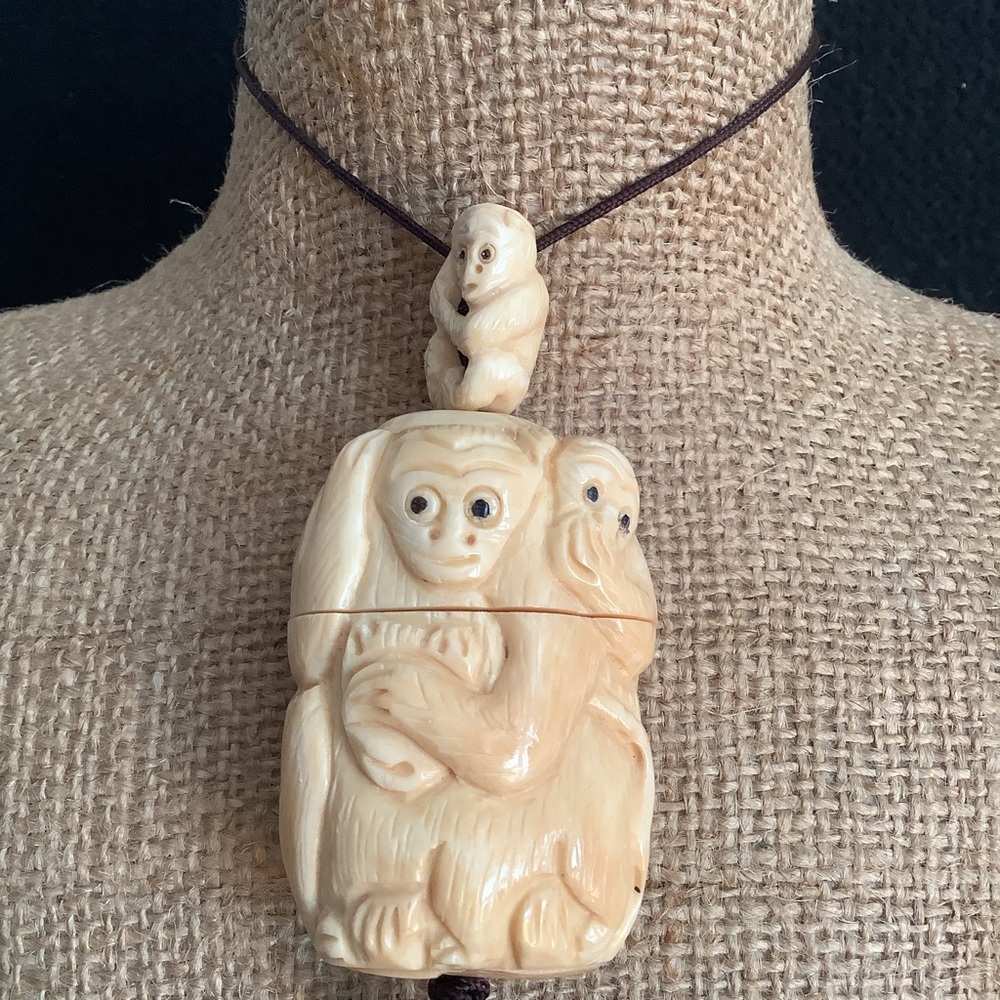 Vintage hand carved bone necklace.